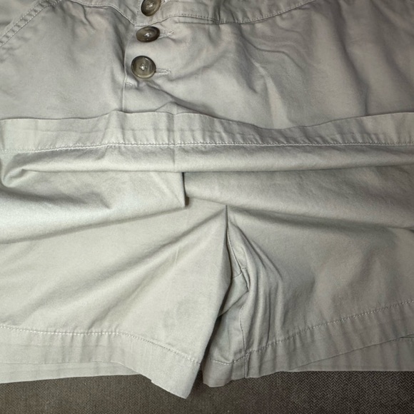 Lands' End Women's Light Khaki Skort with Buttons - Picture 4 of 5